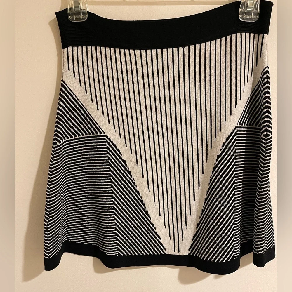 Romeo & Juliet Black Knit Skirt